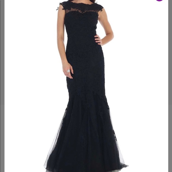 Royal Queen gown - Picture 1 of 6